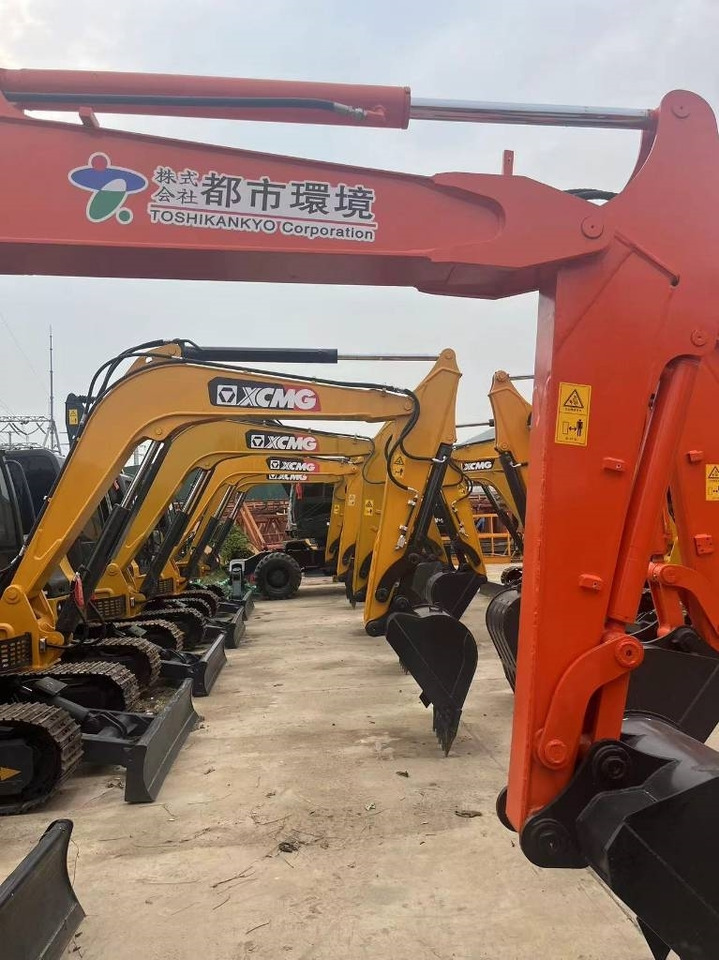 Hitachi ZX 60 - Minikuormaaja: kuva Hitachi ZX 60 - Minikuormaaja Hitachi ZX 60 - Minikuormaaja: kuva Hitachi ZX 60 - Minikuormaaja