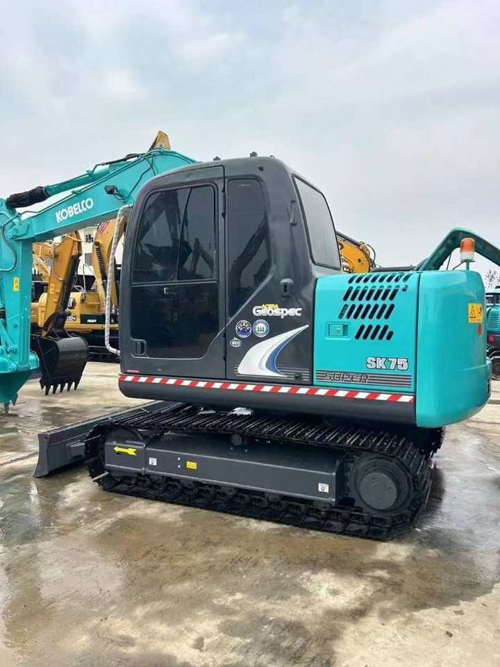 Kobelco SK 75 - Telakaivukone: kuva Kobelco SK 75 - Telakaivukone Kobelco SK 75 - Telakaivukone: kuva Kobelco SK 75 - Telakaivukone