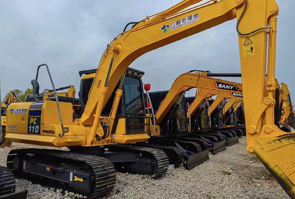Komatsu PC 110 - Telakaivukone: kuva Komatsu PC 110 - Telakaivukone Komatsu PC 110 - Telakaivukone: kuva Komatsu PC 110 - Telakaivukone