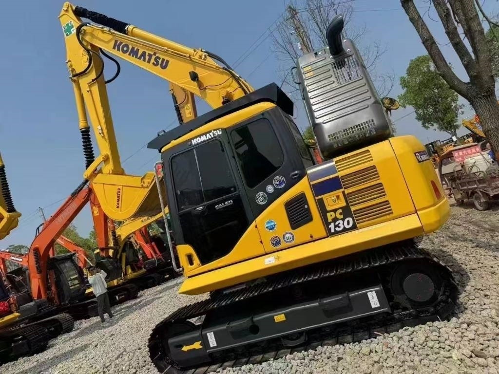 Komatsu PC 130 - Telakaivukone: kuva Komatsu PC 130 - Telakaivukone Komatsu PC 130 - Telakaivukone: kuva Komatsu PC 130 - Telakaivukone