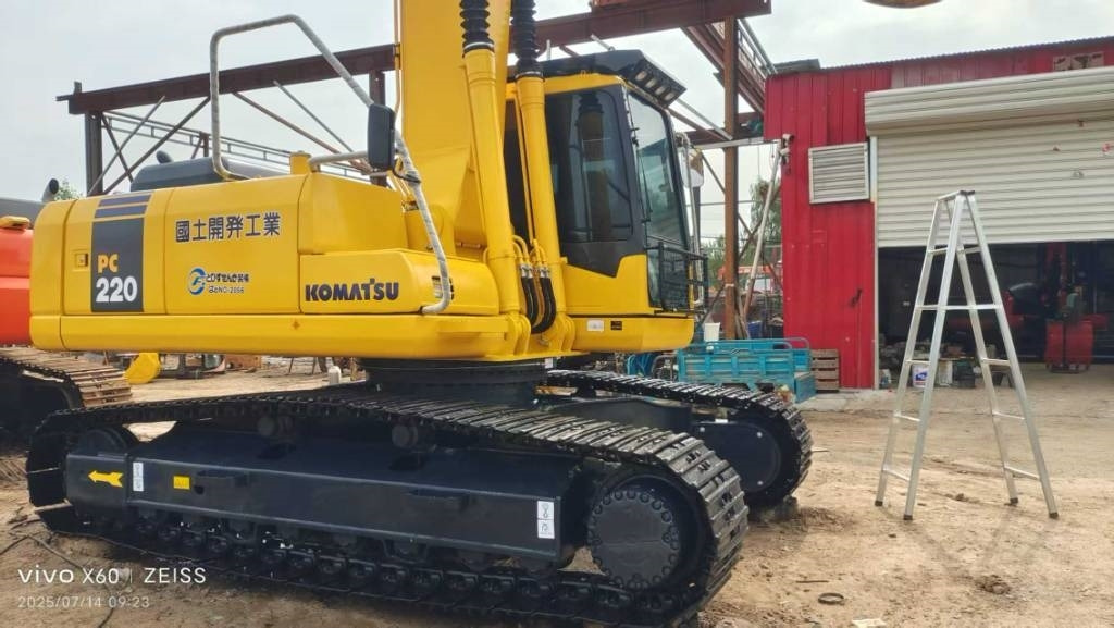 Komatsu PC 220-7 - Telakaivukone: kuva Komatsu PC 220-7 - Telakaivukone Komatsu PC 220-7 - Telakaivukone: kuva Komatsu PC 220-7 - Telakaivukone
