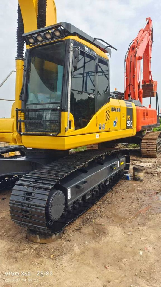 Komatsu PC 220-7 - Telakaivukone: kuva Komatsu PC 220-7 - Telakaivukone Komatsu PC 220-7 - Telakaivukone: kuva Komatsu PC 220-7 - Telakaivukone