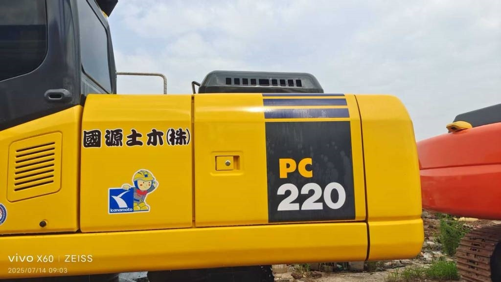 Komatsu PC 220-7 - Telakaivukone: kuva Komatsu PC 220-7 - Telakaivukone Komatsu PC 220-7 - Telakaivukone: kuva Komatsu PC 220-7 - Telakaivukone