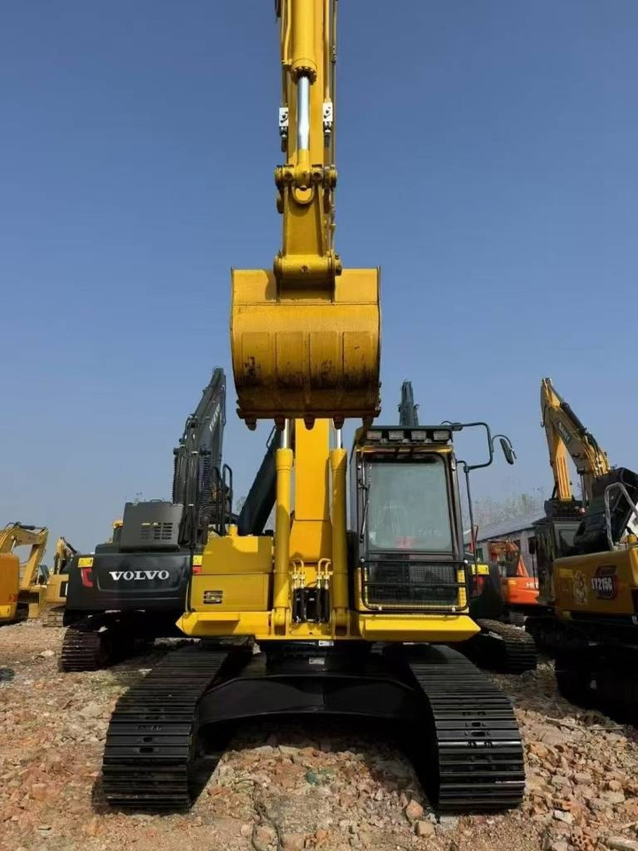 Komatsu PC 220-8 - Telakaivukone: kuva Komatsu PC 220-8 - Telakaivukone Komatsu PC 220-8 - Telakaivukone: kuva Komatsu PC 220-8 - Telakaivukone