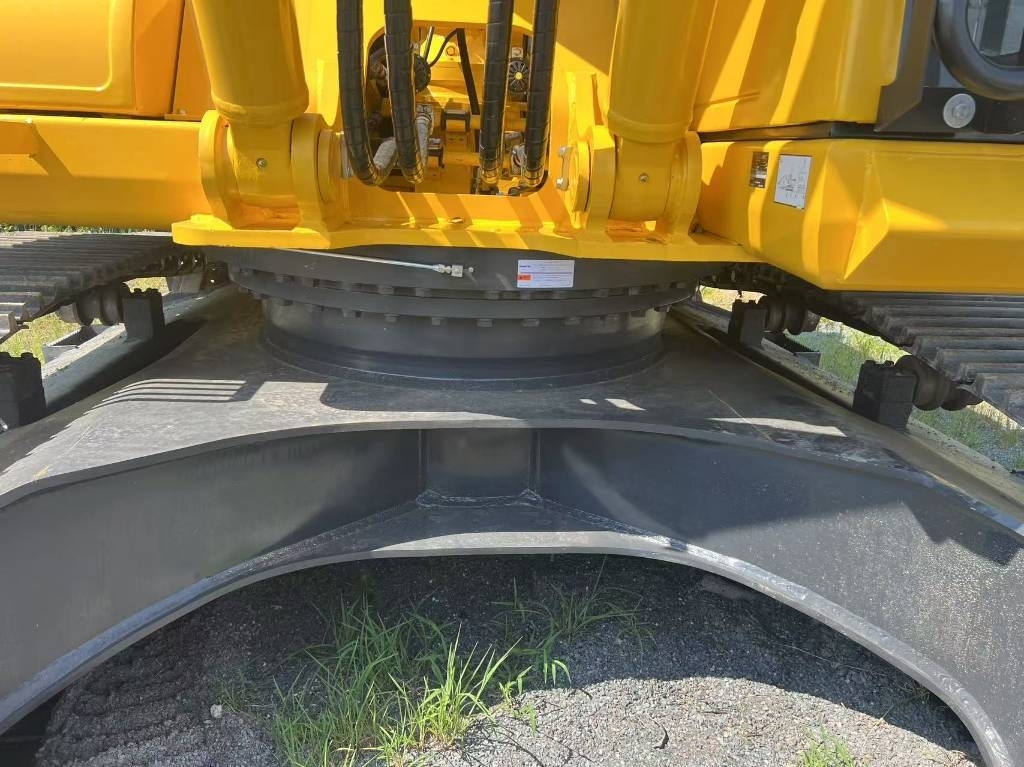Komatsu PC 300 - Telakaivukone: kuva Komatsu PC 300 - Telakaivukone Komatsu PC 300 - Telakaivukone: kuva Komatsu PC 300 - Telakaivukone