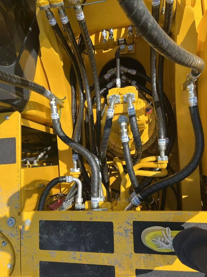 Komatsu PC 300 - Telakaivukone: kuva Komatsu PC 300 - Telakaivukone Komatsu PC 300 - Telakaivukone: kuva Komatsu PC 300 - Telakaivukone