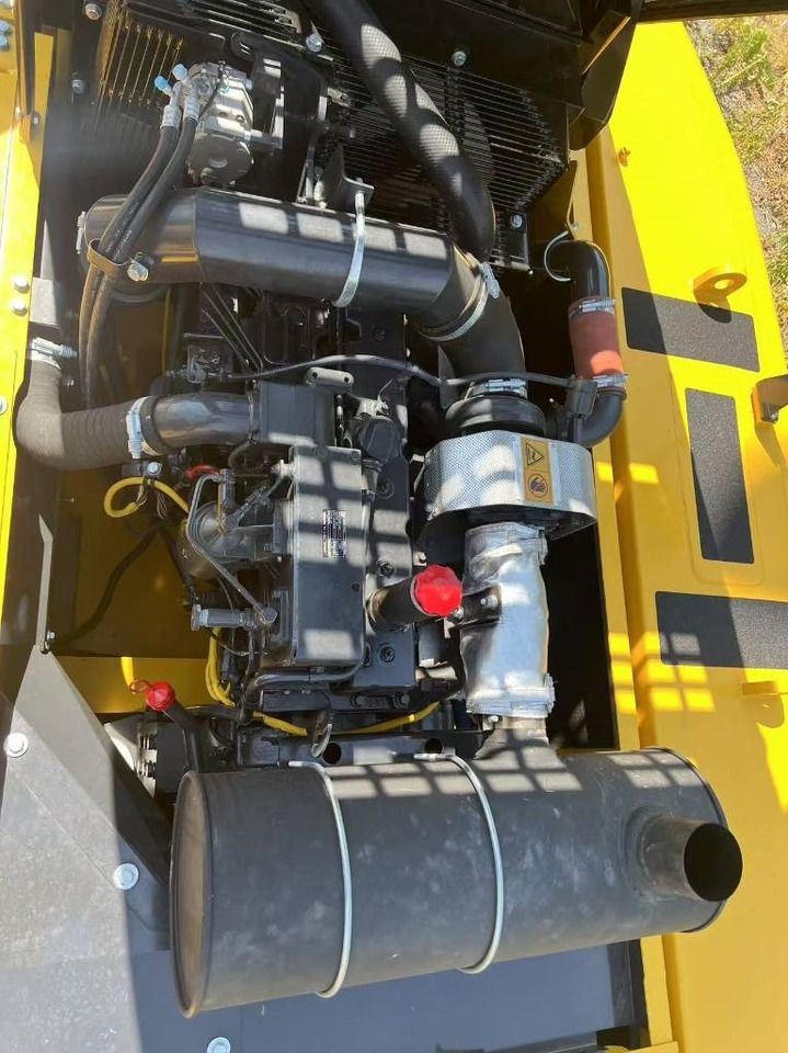 Komatsu PC 300 - Telakaivukone: kuva Komatsu PC 300 - Telakaivukone Komatsu PC 300 - Telakaivukone: kuva Komatsu PC 300 - Telakaivukone