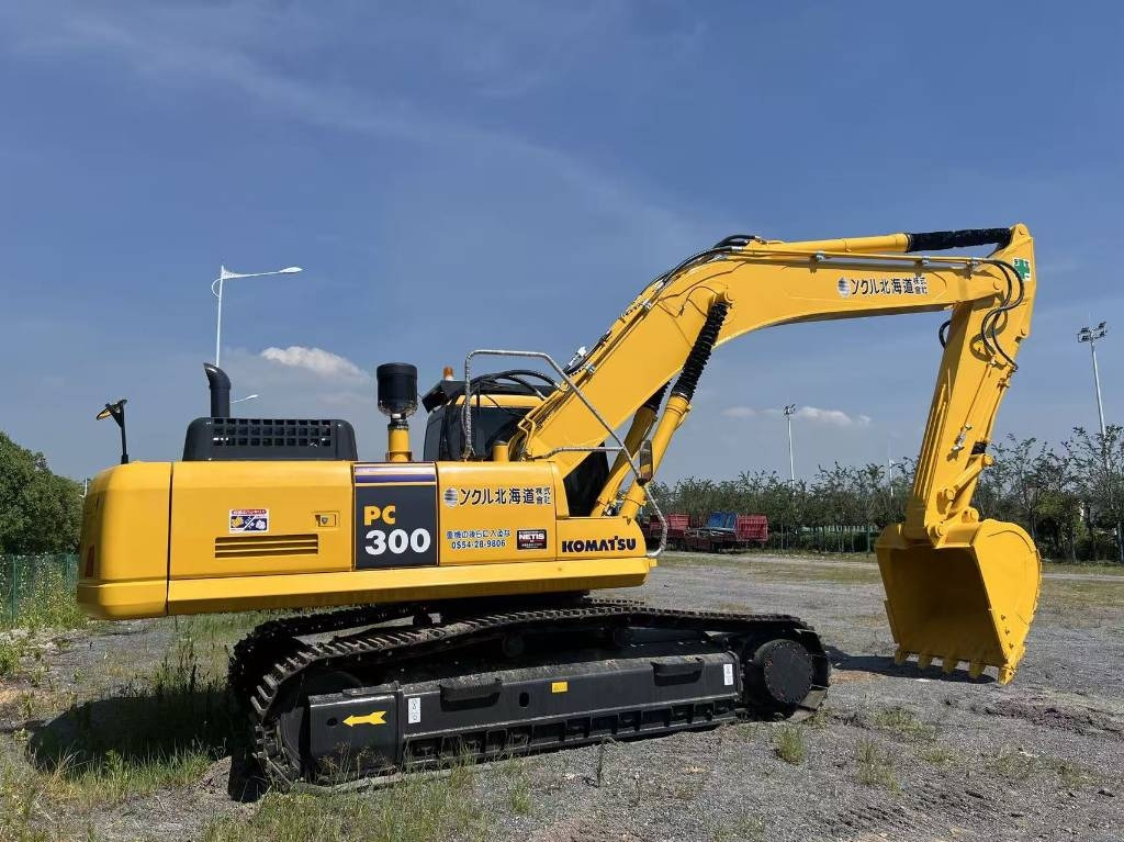 Komatsu PC 300 - Telakaivukone: kuva Komatsu PC 300 - Telakaivukone Komatsu PC 300 - Telakaivukone: kuva Komatsu PC 300 - Telakaivukone