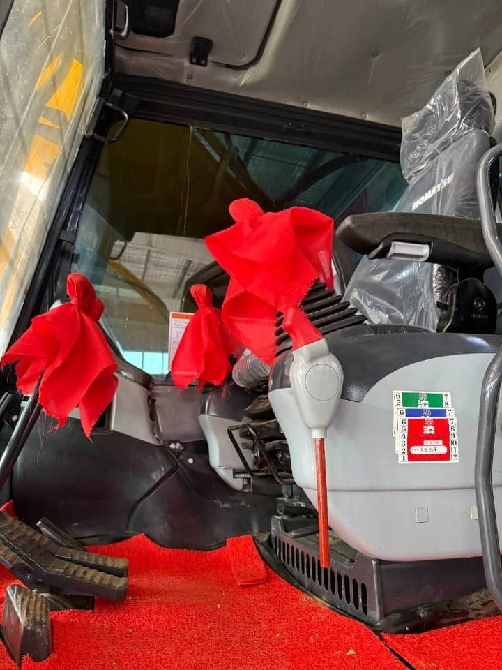 Komatsu PC 350 - Telakaivukone: kuva Komatsu PC 350 - Telakaivukone Komatsu PC 350 - Telakaivukone: kuva Komatsu PC 350 - Telakaivukone