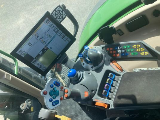 Fendt 724 VARIO S4 PROFI PLUS - Traktori: kuva Fendt 724 VARIO S4 PROFI PLUS - Traktori Fendt 724 VARIO S4 PROFI PLUS - Traktori: kuva Fendt 724 VARIO S4 PROFI PLUS - Traktori