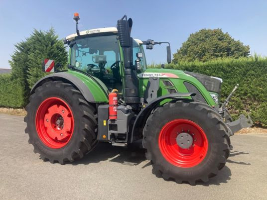 Fendt 724 VARIO S4 PROFI PLUS - Traktori: kuva Fendt 724 VARIO S4 PROFI PLUS - Traktori Fendt 724 VARIO S4 PROFI PLUS - Traktori: kuva Fendt 724 VARIO S4 PROFI PLUS - Traktori