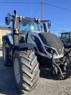 Valtra T154 VERSU - Traktori: kuva Valtra T154 VERSU - Traktori Valtra T154 VERSU - Traktori: kuva Valtra T154 VERSU - Traktori