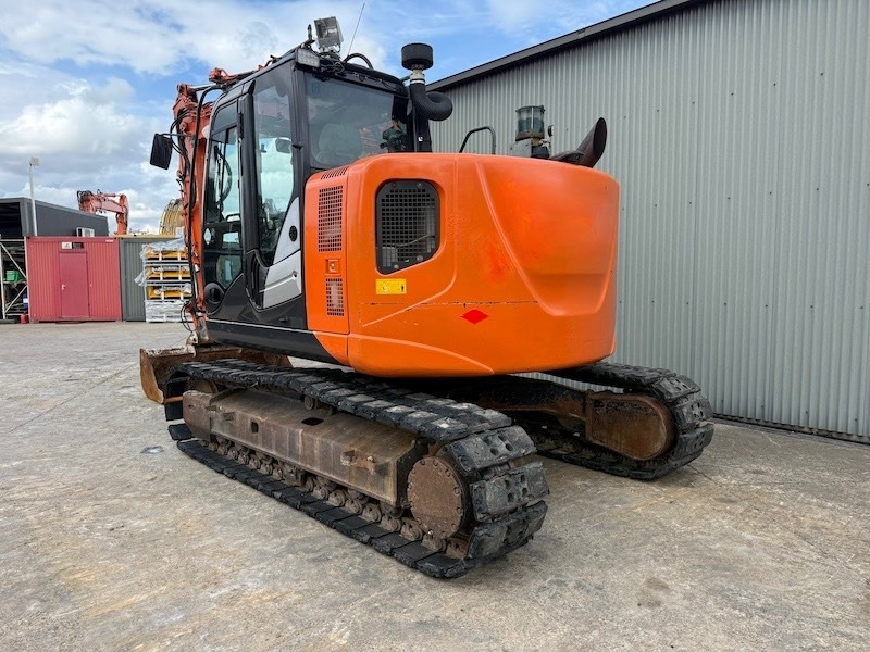 Hitachi ZX 135 US-5B - Telakaivukone: kuva Hitachi ZX 135 US-5B - Telakaivukone Hitachi ZX 135 US-5B - Telakaivukone: kuva Hitachi ZX 135 US-5B - Telakaivukone