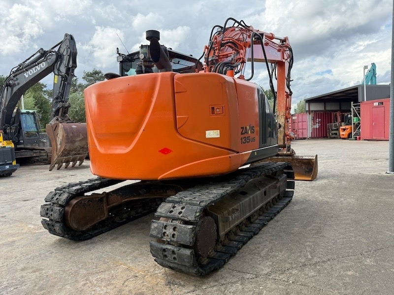 Hitachi ZX 135 US-5B - Telakaivukone: kuva Hitachi ZX 135 US-5B - Telakaivukone Hitachi ZX 135 US-5B - Telakaivukone: kuva Hitachi ZX 135 US-5B - Telakaivukone
