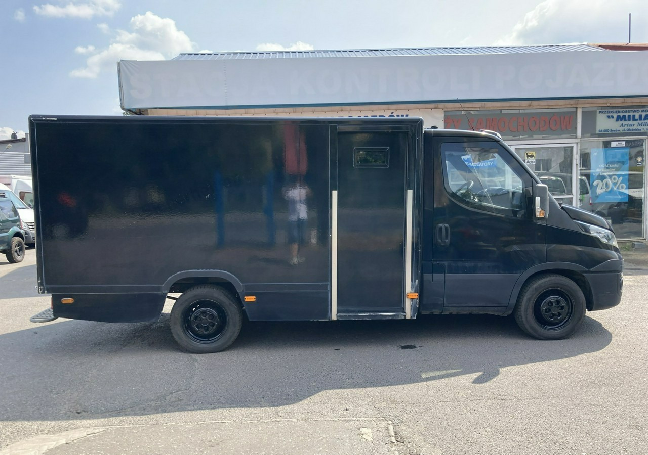 Iveco Daily Iveco 35-130 Bankowóz Kuloodporny Opanceżony pancerny 2015 - Kassankerääjän auto: kuva Iveco Daily Iveco 35-130 Bankowóz Kuloodporny Opanceżony pancerny 2015 - Kassankerääjän auto Iveco Daily Iveco 35-130 Bankowóz Kuloodporny Opanceżony pancerny 2015 - Kassankerääjän auto: kuva Iveco Daily Iveco 35-130 Bankowóz Kuloodporny Opanceżony pancerny 2015 - Kassankerääjän auto