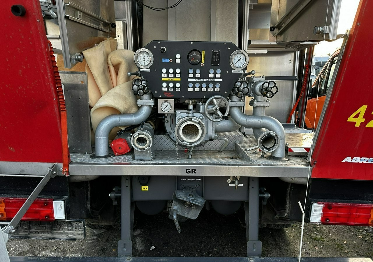 Paloauto Mercedes-Benz Atego 918 Straż Pożarna 4X4 Wóz strażacki 2006 Atego 918 Straż Pożarna 4X4 Wóz strażacki 2006: kuva Paloauto Mercedes-Benz Atego 918 Straż Pożarna 4X4 Wóz strażacki 2006 Atego 918 Straż Pożarna 4X4 Wóz strażacki 2006