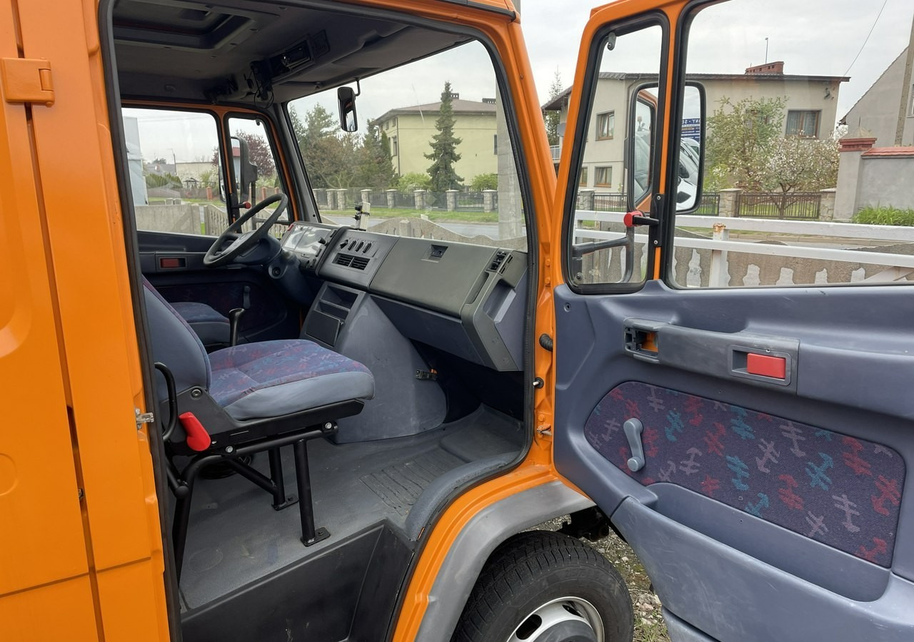 Mercedes-Benz Inny Mercedes-Benz Vario 614 Brygadówka skrzynia plandeka 6-oso doka dokka 2004 - Pressukapelli kuorma-auto: kuva Mercedes-Benz Inny Mercedes-Benz Vario 614 Brygadówka skrzynia plandeka 6-oso doka dokka 2004 - Pressukapelli kuorma-auto Mercedes-Benz Inny Mercedes-Benz Vario 614 Brygadówka skrzynia plandeka 6-oso doka dokka 2004 - Pressukapelli kuorma-auto: kuva Mercedes-Benz Inny Mercedes-Benz Vario 614 Brygadówka skrzynia plandeka 6-oso doka dokka 2004 - Pressukapelli kuorma-auto