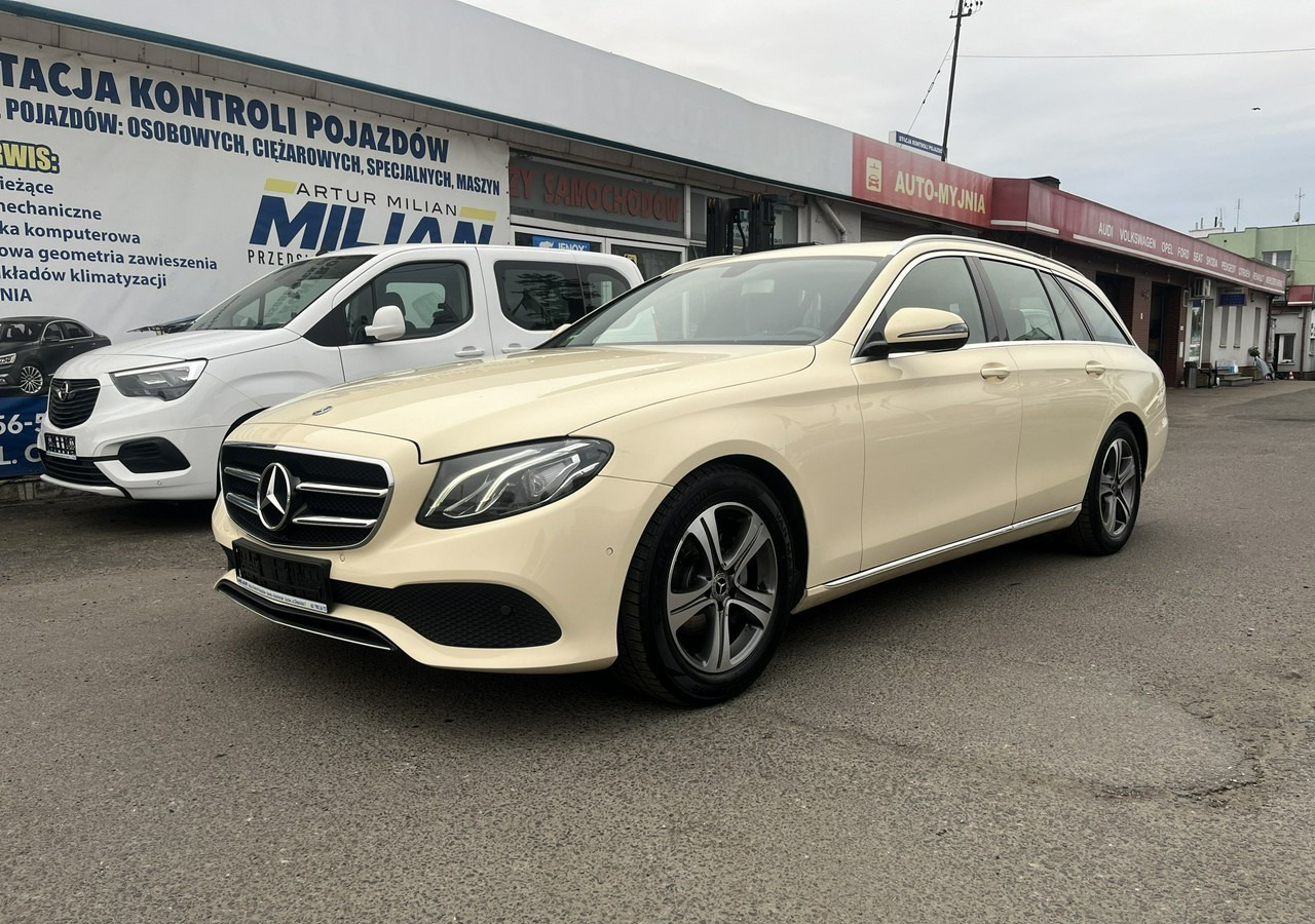 Mercedes-Benz Klasa E E220d T 9G-tronic 197KM Navi FullLed Kamera Asystent Model 2020 FV 2 - Henkilöauto: kuva Mercedes-Benz Klasa E E220d T 9G-tronic 197KM Navi FullLed Kamera Asystent Model 2020 FV 2 - Henkilöauto Mercedes-Benz Klasa E E220d T 9G-tronic 197KM Navi FullLed Kamera Asystent Model 2020 FV 2 - Henkilöauto: kuva Mercedes-Benz Klasa E E220d T 9G-tronic 197KM Navi FullLed Kamera Asystent Model 2020 FV 2 - Henkilöauto