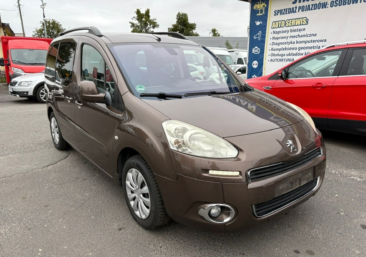 Peugeot Partner II Peugeot Partner Tepee 100 Family Model 2013 - Farmari: kuva Peugeot Partner II Peugeot Partner Tepee 100 Family Model 2013 - Farmari Peugeot Partner II Peugeot Partner Tepee 100 Family Model 2013 - Farmari: kuva Peugeot Partner II Peugeot Partner Tepee 100 Family Model 2013 - Farmari