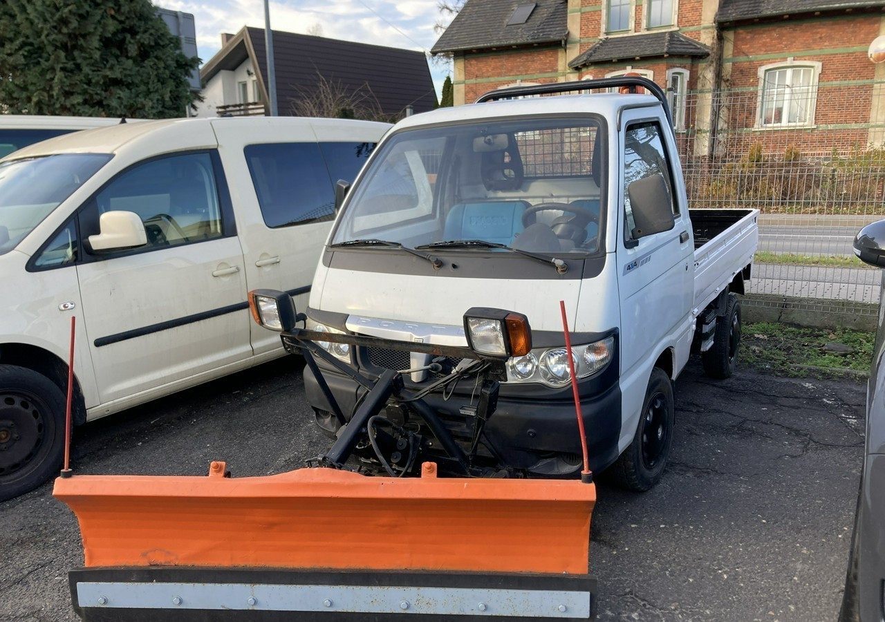 Piaggio Piaggio Porter 4X4 Skrzynia odśnieżarka Pług 2011 - Lumikone: kuva Piaggio Piaggio Porter 4X4 Skrzynia odśnieżarka Pług 2011 - Lumikone Piaggio Piaggio Porter 4X4 Skrzynia odśnieżarka Pług 2011 - Lumikone: kuva Piaggio Piaggio Porter 4X4 Skrzynia odśnieżarka Pług 2011 - Lumikone