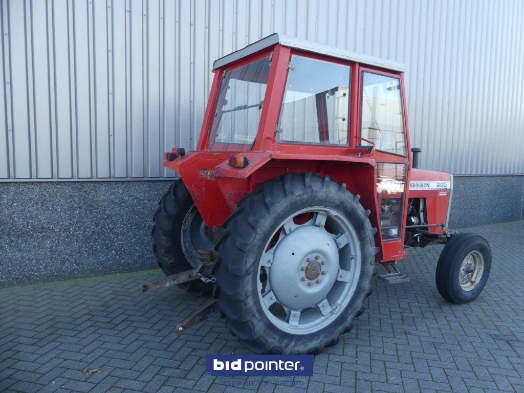 Massey Ferguson 260 with 4226 Hours and powersteering - Traktori: kuva Massey Ferguson 260 with 4226 Hours and powersteering - Traktori Massey Ferguson 260 with 4226 Hours and powersteering - Traktori: kuva Massey Ferguson 260 with 4226 Hours and powersteering - Traktori