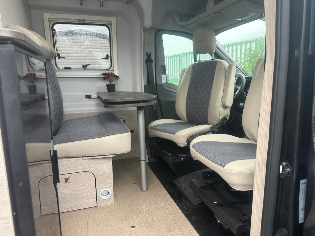 BURSTNER LINEO C 590 - Retkeilyauto: kuva BURSTNER LINEO C 590 - Retkeilyauto BURSTNER LINEO C 590 - Retkeilyauto: kuva BURSTNER LINEO C 590 - Retkeilyauto