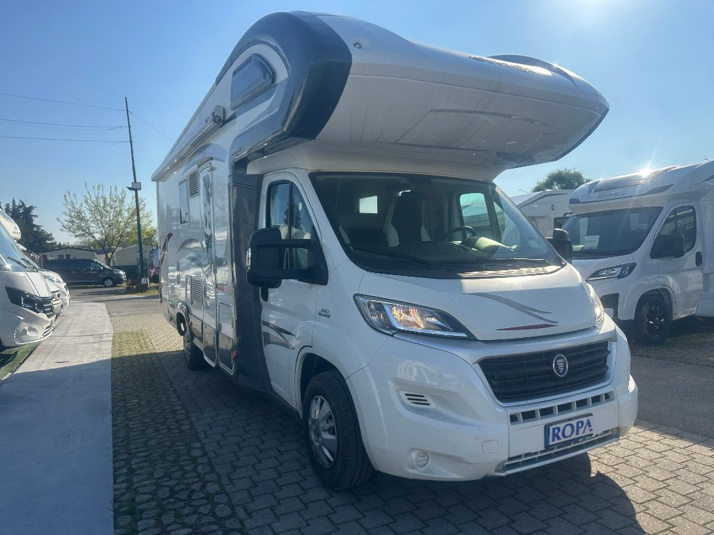 ELNAGH KING 55 - Alkoviauto: kuva ELNAGH KING 55 - Alkoviauto ELNAGH KING 55 - Alkoviauto: kuva ELNAGH KING 55 - Alkoviauto