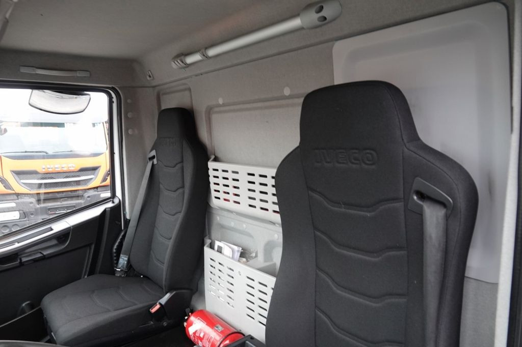 Refrigeraattori kuorma-auto Iveco EUROCARGO: kuva Refrigeraattori kuorma-auto Iveco EUROCARGO