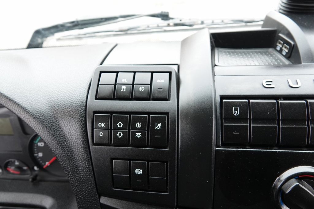 Refrigeraattori kuorma-auto Iveco EUROCARGO: kuva Refrigeraattori kuorma-auto Iveco EUROCARGO
