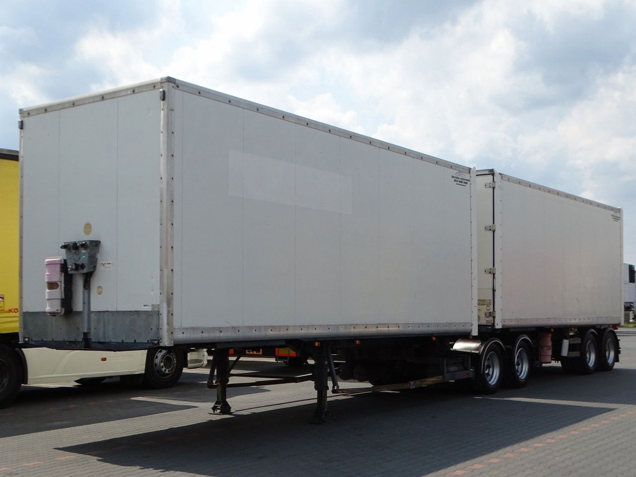Samro JUMBO VEHICULAR BOX- 7,3 M + 7,3 M/KOFFER TANDEM - Umpikori puoliperävaunu: kuva Samro JUMBO VEHICULAR BOX- 7,3 M + 7,3 M/KOFFER TANDEM - Umpikori puoliperävaunu Samro JUMBO VEHICULAR BOX- 7,3 M + 7,3 M/KOFFER TANDEM - Umpikori puoliperävaunu: kuva Samro JUMBO VEHICULAR BOX- 7,3 M + 7,3 M/KOFFER TANDEM - Umpikori puoliperävaunu