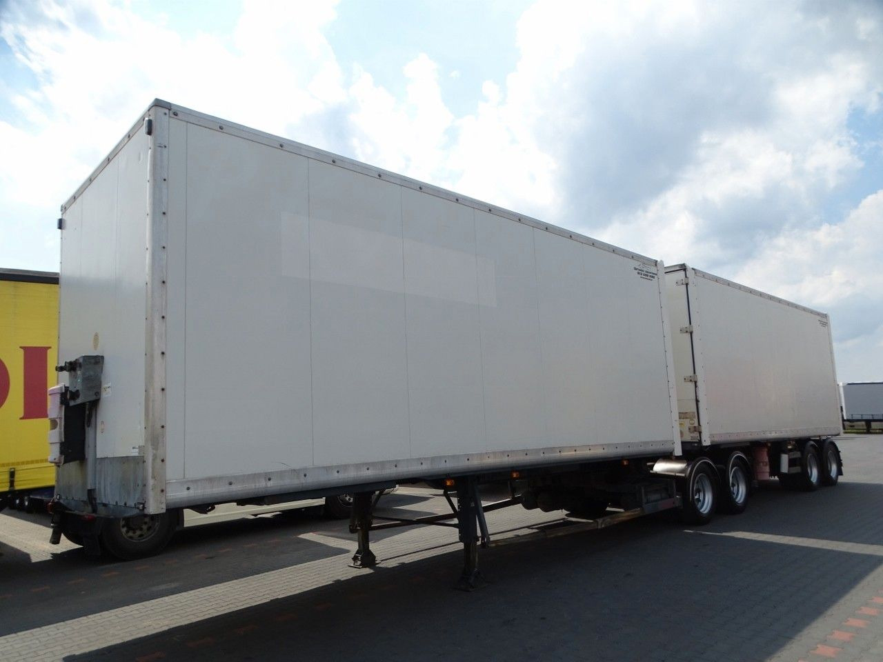 Samro JUMBO VEHICULAR BOX- 7,3 M + 7,3 M/KOFFER TANDEM - Umpikori puoliperävaunu: kuva Samro JUMBO VEHICULAR BOX- 7,3 M + 7,3 M/KOFFER TANDEM - Umpikori puoliperävaunu Samro JUMBO VEHICULAR BOX- 7,3 M + 7,3 M/KOFFER TANDEM - Umpikori puoliperävaunu: kuva Samro JUMBO VEHICULAR BOX- 7,3 M + 7,3 M/KOFFER TANDEM - Umpikori puoliperävaunu