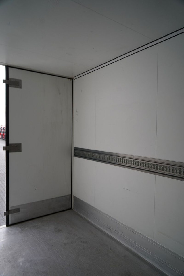 Refrigeraattori puoliperävaunu Schmitz Cargobull REFRIGERATED / FLOWER / THERMO KING / SLX 300 /: kuva Refrigeraattori puoliperävaunu Schmitz Cargobull REFRIGERATED / FLOWER / THERMO KING / SLX 300 / Refrigeraattori puoliperävaunu Schmitz Cargobull REFRIGERATED / FLOWER / THERMO KING / SLX 300 /: kuva Refrigeraattori puoliperävaunu Schmitz Cargobull REFRIGERATED / FLOWER / THERMO KING / SLX 300 /