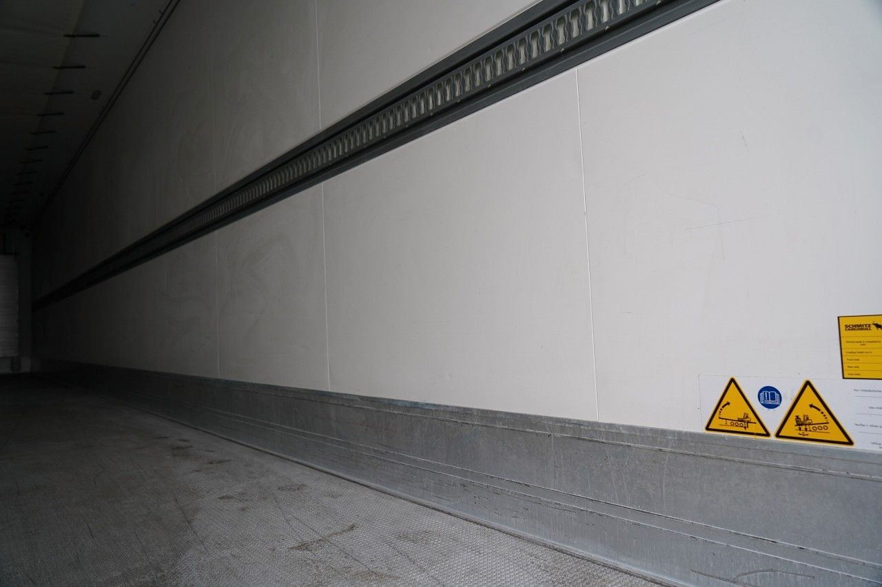 Refrigeraattori puoliperävaunu Schmitz Cargobull REFRIGERATED / FLOWER / THERMO KING / SLX 300 /: kuva Refrigeraattori puoliperävaunu Schmitz Cargobull REFRIGERATED / FLOWER / THERMO KING / SLX 300 / Refrigeraattori puoliperävaunu Schmitz Cargobull REFRIGERATED / FLOWER / THERMO KING / SLX 300 /: kuva Refrigeraattori puoliperävaunu Schmitz Cargobull REFRIGERATED / FLOWER / THERMO KING / SLX 300 /