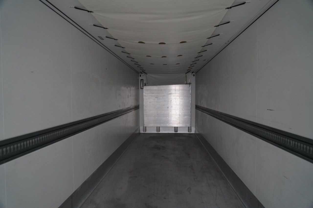 Refrigeraattori puoliperävaunu Schmitz Cargobull REFRIGERATED / FLOWER / THERMO KING / SLX 300 /: kuva Refrigeraattori puoliperävaunu Schmitz Cargobull REFRIGERATED / FLOWER / THERMO KING / SLX 300 / Refrigeraattori puoliperävaunu Schmitz Cargobull REFRIGERATED / FLOWER / THERMO KING / SLX 300 /: kuva Refrigeraattori puoliperävaunu Schmitz Cargobull REFRIGERATED / FLOWER / THERMO KING / SLX 300 /