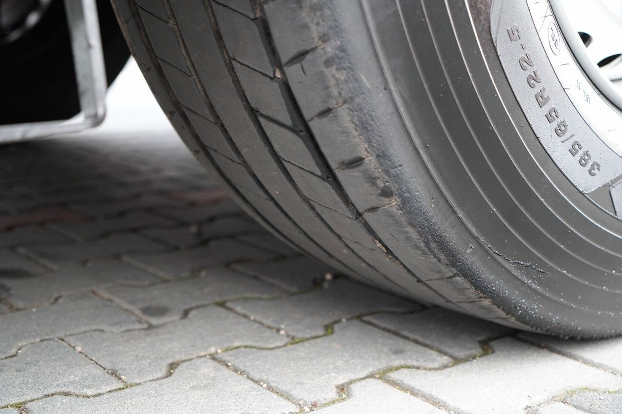 Refrigeraattori puoliperävaunu Schmitz Cargobull REFRIGERATED / FLOWER / THERMO KING / SLX 300 /: kuva Refrigeraattori puoliperävaunu Schmitz Cargobull REFRIGERATED / FLOWER / THERMO KING / SLX 300 / Refrigeraattori puoliperävaunu Schmitz Cargobull REFRIGERATED / FLOWER / THERMO KING / SLX 300 /: kuva Refrigeraattori puoliperävaunu Schmitz Cargobull REFRIGERATED / FLOWER / THERMO KING / SLX 300 /