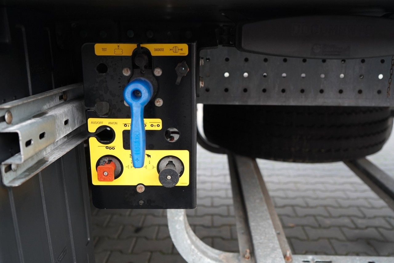 Refrigeraattori puoliperävaunu Schmitz Cargobull REFRIGERATED / FLOWER / THERMO KING / SLX 300 /: kuva Refrigeraattori puoliperävaunu Schmitz Cargobull REFRIGERATED / FLOWER / THERMO KING / SLX 300 / Refrigeraattori puoliperävaunu Schmitz Cargobull REFRIGERATED / FLOWER / THERMO KING / SLX 300 /: kuva Refrigeraattori puoliperävaunu Schmitz Cargobull REFRIGERATED / FLOWER / THERMO KING / SLX 300 /