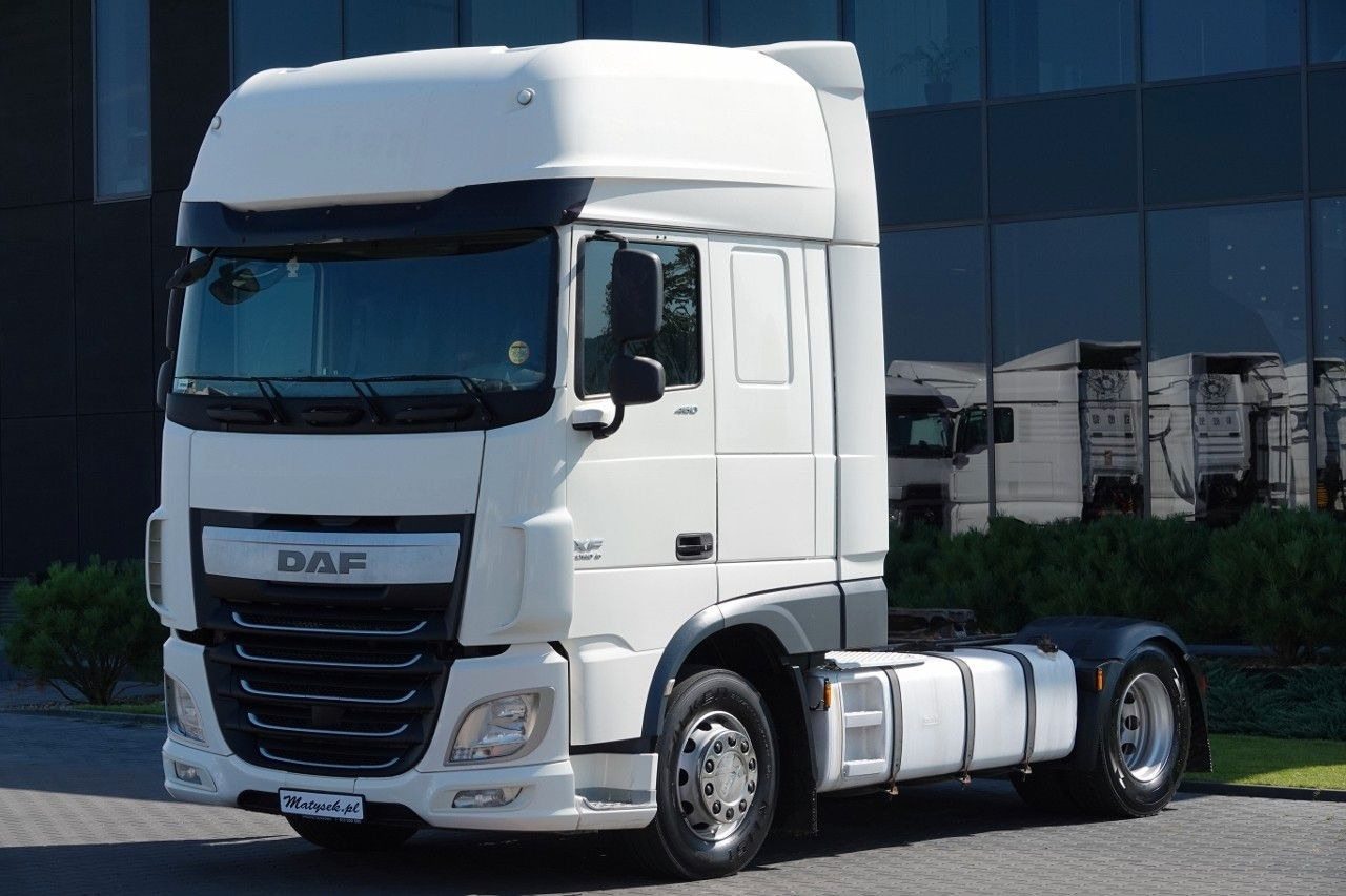 DAF XF 460 / MANUAL / STANDARD / SUPER SPACE CAB - Vetopöytäauto: kuva DAF XF 460 / MANUAL / STANDARD / SUPER SPACE CAB - Vetopöytäauto DAF XF 460 / MANUAL / STANDARD / SUPER SPACE CAB - Vetopöytäauto: kuva DAF XF 460 / MANUAL / STANDARD / SUPER SPACE CAB - Vetopöytäauto