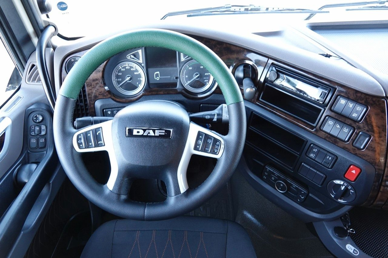 Interior photo 1: Uusi Vetopöytäauto DAF XF 480 / RETARDER / I-PARK COOL/ Z NIEMIEC / PO