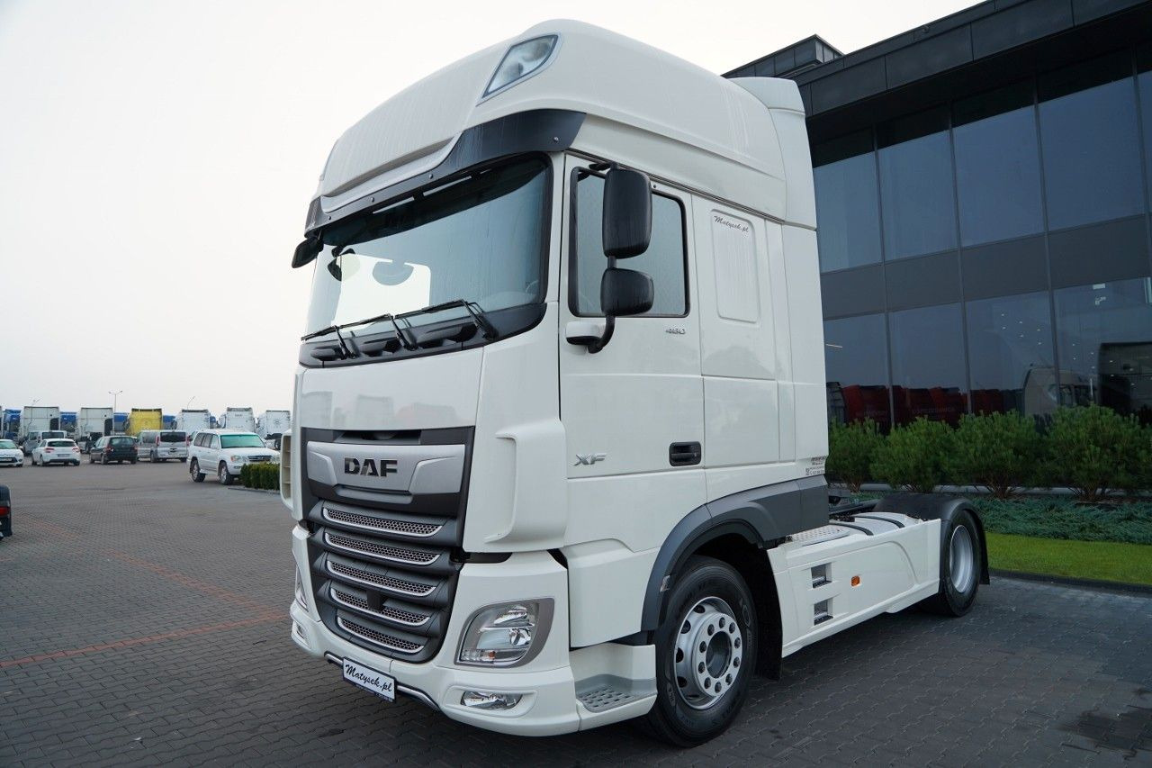 DAF XF 480 / SUPER SPACE CAB / OPONY 100% / 2021 ROK - Vetopöytäauto: kuva DAF XF 480 / SUPER SPACE CAB / OPONY 100% / 2021 ROK - Vetopöytäauto DAF XF 480 / SUPER SPACE CAB / OPONY 100% / 2021 ROK - Vetopöytäauto: kuva DAF XF 480 / SUPER SPACE CAB / OPONY 100% / 2021 ROK - Vetopöytäauto