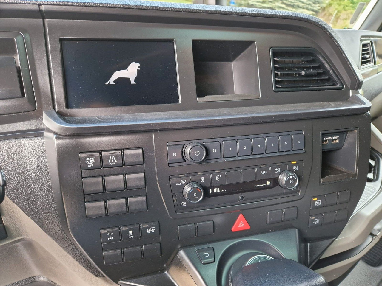 Vetopöytäauto MAN TGX 18.470 / MEGA / XXL / LOWDECK / EURO 6 /: kuva Vetopöytäauto MAN TGX 18.470 / MEGA / XXL / LOWDECK / EURO 6 / Vetopöytäauto MAN TGX 18.470 / MEGA / XXL / LOWDECK / EURO 6 /: kuva Vetopöytäauto MAN TGX 18.470 / MEGA / XXL / LOWDECK / EURO 6 /