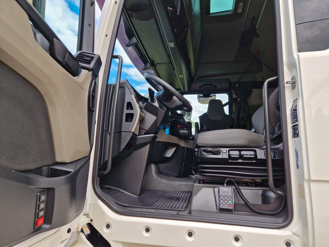 Vetopöytäauto MAN TGX 18.470 / MEGA / XXL / LOWDECK / EURO 6 /: kuva Vetopöytäauto MAN TGX 18.470 / MEGA / XXL / LOWDECK / EURO 6 / Vetopöytäauto MAN TGX 18.470 / MEGA / XXL / LOWDECK / EURO 6 /: kuva Vetopöytäauto MAN TGX 18.470 / MEGA / XXL / LOWDECK / EURO 6 /