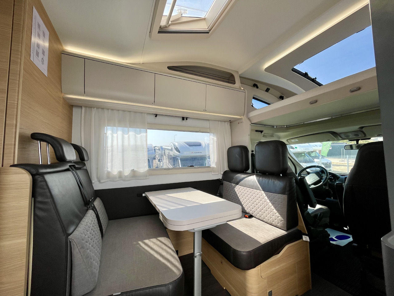 ADRIA - Alkoviauto: kuva ADRIA - Alkoviauto ADRIA - Alkoviauto: kuva ADRIA - Alkoviauto