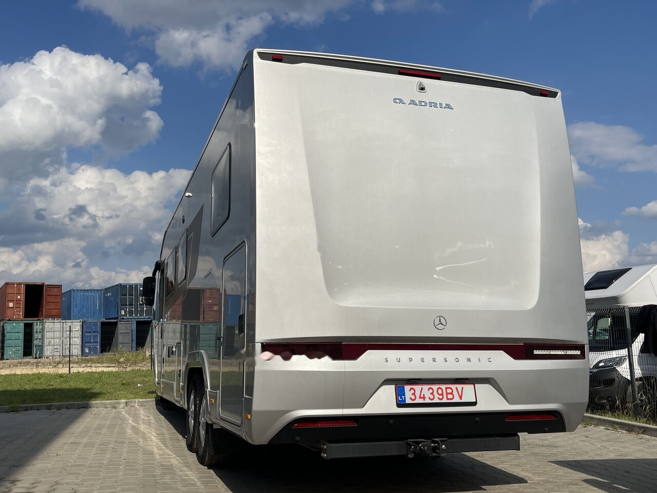 Adria Super Sonic 890LC - Integroitu asuntoauto: kuva Adria Super Sonic 890LC - Integroitu asuntoauto Adria Super Sonic 890LC - Integroitu asuntoauto: kuva Adria Super Sonic 890LC - Integroitu asuntoauto
