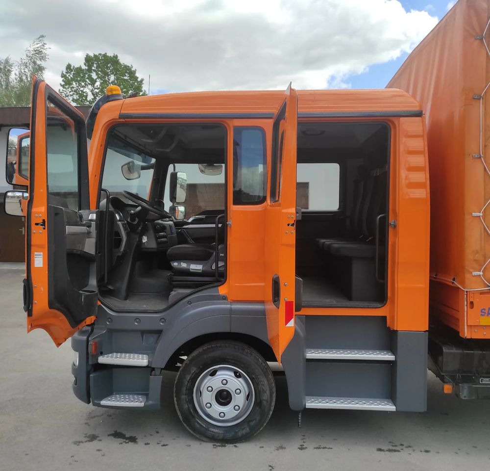 MAN TGL 8.180 DOKA / 6 OSOBOWY /BUTRO-PLANDEKA / - Pressukapelli kuorma-auto: kuva MAN TGL 8.180 DOKA / 6 OSOBOWY /BUTRO-PLANDEKA / - Pressukapelli kuorma-auto MAN TGL 8.180 DOKA / 6 OSOBOWY /BUTRO-PLANDEKA / - Pressukapelli kuorma-auto: kuva MAN TGL 8.180 DOKA / 6 OSOBOWY /BUTRO-PLANDEKA / - Pressukapelli kuorma-auto