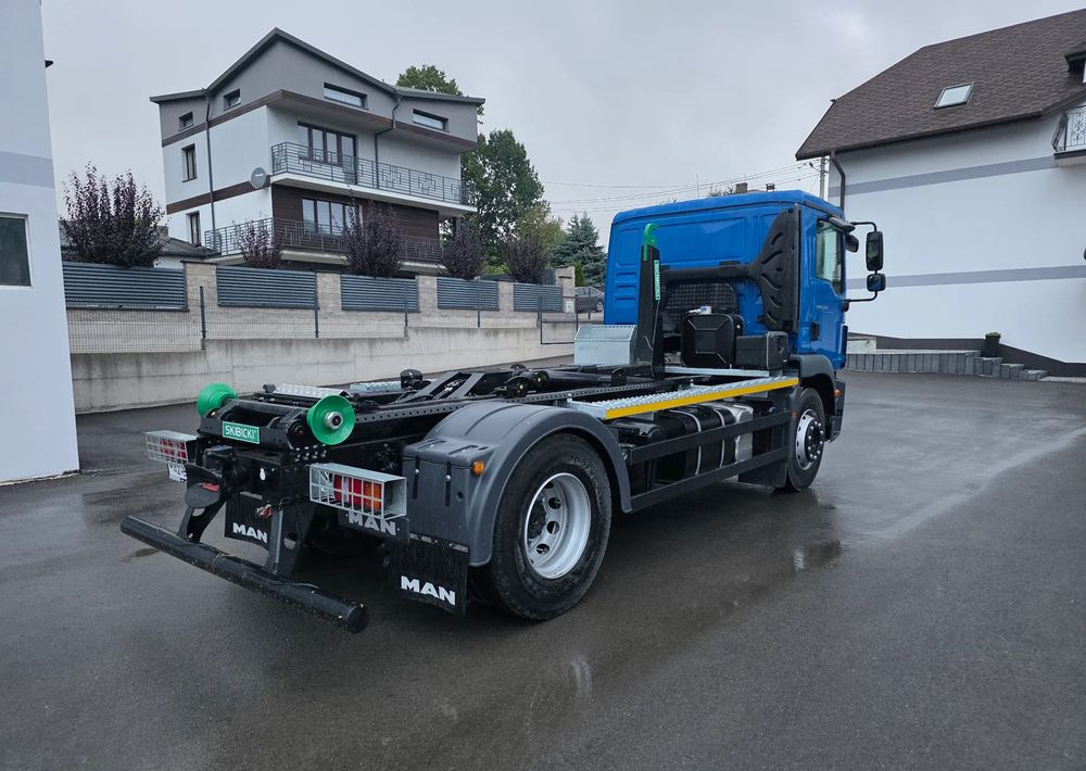 MAN TGM 18.340 urządzenie hakowe AXOR - Koukkulava kuorma-auto: kuva MAN TGM 18.340 urządzenie hakowe AXOR - Koukkulava kuorma-auto MAN TGM 18.340 urządzenie hakowe AXOR - Koukkulava kuorma-auto: kuva MAN TGM 18.340 urządzenie hakowe AXOR - Koukkulava kuorma-auto