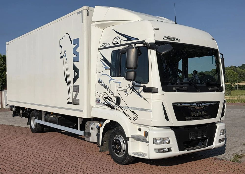 MAN TGL 12.250 / KONTENER / IZOTERMA / WINDA / 2019R / EURO 6 / PEŁEN SERWIS / 6 TON ŁADOWNOŚĆ / SPROWADZONY / ZADBANY / JAK NOWY / KSIĄŻKA SERWISOWA / E6 / 17 PALET - Umpikori kuorma-auto: kuva MAN TGL 12.250 / KONTENER / IZOTERMA / WINDA / 2019R / EURO 6 / PEŁEN SERWIS / 6 TON ŁADOWNOŚĆ / SPROWADZONY / ZADBANY / JAK NOWY / KSIĄŻKA SERWISOWA / E6 / 17 PALET - Umpikori kuorma-auto MAN TGL 12.250 / KONTENER / IZOTERMA / WINDA / 2019R / EURO 6 / PEŁEN SERWIS / 6 TON ŁADOWNOŚĆ / SPROWADZONY / ZADBANY / JAK NOWY / KSIĄŻKA SERWISOWA / E6 / 17 PALET - Umpikori kuorma-auto: kuva MAN TGL 12.250 / KONTENER / IZOTERMA / WINDA / 2019R / EURO 6 / PEŁEN SERWIS / 6 TON ŁADOWNOŚĆ / SPROWADZONY / ZADBANY / JAK NOWY / KSIĄŻKA SERWISOWA / E6 / 17 PALET - Umpikori kuorma-auto