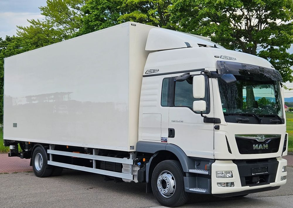 MAN TGM 15.290/IZOTERMA/WINDA/CHŁODNIA/KONTENER/17PALET/E6/OGRZEWANA IZOTERMA/SPROWADZONY/AUTOMAT/SYPIALKA/PIERWSZY WŁAŚCICIEL - Refrigeraattori kuorma-auto: kuva MAN TGM 15.290/IZOTERMA/WINDA/CHŁODNIA/KONTENER/17PALET/E6/OGRZEWANA IZOTERMA/SPROWADZONY/AUTOMAT/SYPIALKA/PIERWSZY WŁAŚCICIEL - Refrigeraattori kuorma-auto MAN TGM 15.290/IZOTERMA/WINDA/CHŁODNIA/KONTENER/17PALET/E6/OGRZEWANA IZOTERMA/SPROWADZONY/AUTOMAT/SYPIALKA/PIERWSZY WŁAŚCICIEL - Refrigeraattori kuorma-auto: kuva MAN TGM 15.290/IZOTERMA/WINDA/CHŁODNIA/KONTENER/17PALET/E6/OGRZEWANA IZOTERMA/SPROWADZONY/AUTOMAT/SYPIALKA/PIERWSZY WŁAŚCICIEL - Refrigeraattori kuorma-auto