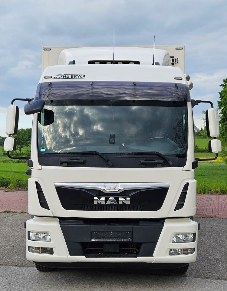 MAN TGM 15.290/IZOTERMA/WINDA/CHŁODNIA/KONTENER/17PALET/E6/OGRZEWANA IZOTERMA/SPROWADZONY/AUTOMAT/SYPIALKA/PIERWSZY WŁAŚCICIEL - Refrigeraattori kuorma-auto: kuva MAN TGM 15.290/IZOTERMA/WINDA/CHŁODNIA/KONTENER/17PALET/E6/OGRZEWANA IZOTERMA/SPROWADZONY/AUTOMAT/SYPIALKA/PIERWSZY WŁAŚCICIEL - Refrigeraattori kuorma-auto MAN TGM 15.290/IZOTERMA/WINDA/CHŁODNIA/KONTENER/17PALET/E6/OGRZEWANA IZOTERMA/SPROWADZONY/AUTOMAT/SYPIALKA/PIERWSZY WŁAŚCICIEL - Refrigeraattori kuorma-auto: kuva MAN TGM 15.290/IZOTERMA/WINDA/CHŁODNIA/KONTENER/17PALET/E6/OGRZEWANA IZOTERMA/SPROWADZONY/AUTOMAT/SYPIALKA/PIERWSZY WŁAŚCICIEL - Refrigeraattori kuorma-auto
