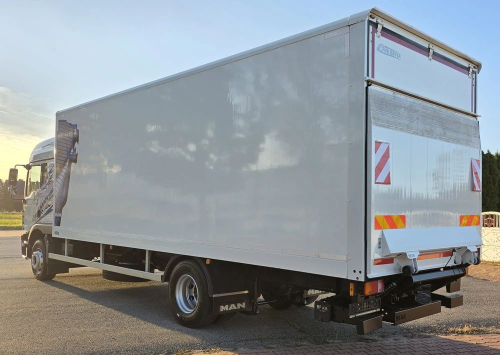 MAN TGM 15.290 / TGL / KONTENER / IZOTERMA / WINDA / KLIMA POSTOJOWA / 2019R / EURO 6 / PEŁEN SERWIS / 8200KG ŁADOWNOŚĆ / SPROWADZONY / ZADBANY / JAK NOWY / KSIĄŻKA SERWISOWA / E6 / 18 PALET - Umpikori kuorma-auto: kuva MAN TGM 15.290 / TGL / KONTENER / IZOTERMA / WINDA / KLIMA POSTOJOWA / 2019R / EURO 6 / PEŁEN SERWIS / 8200KG ŁADOWNOŚĆ / SPROWADZONY / ZADBANY / JAK NOWY / KSIĄŻKA SERWISOWA / E6 / 18 PALET - Umpikori kuorma-auto MAN TGM 15.290 / TGL / KONTENER / IZOTERMA / WINDA / KLIMA POSTOJOWA / 2019R / EURO 6 / PEŁEN SERWIS / 8200KG ŁADOWNOŚĆ / SPROWADZONY / ZADBANY / JAK NOWY / KSIĄŻKA SERWISOWA / E6 / 18 PALET - Umpikori kuorma-auto: kuva MAN TGM 15.290 / TGL / KONTENER / IZOTERMA / WINDA / KLIMA POSTOJOWA / 2019R / EURO 6 / PEŁEN SERWIS / 8200KG ŁADOWNOŚĆ / SPROWADZONY / ZADBANY / JAK NOWY / KSIĄŻKA SERWISOWA / E6 / 18 PALET - Umpikori kuorma-auto