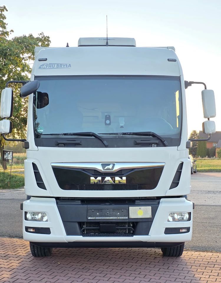 MAN TGM 15.290 / TGL / KONTENER / IZOTERMA / WINDA / KLIMA POSTOJOWA / 2019R / EURO 6 / PEŁEN SERWIS / 8200KG ŁADOWNOŚĆ / SPROWADZONY / ZADBANY / JAK NOWY / KSIĄŻKA SERWISOWA / E6 / 18 PALET - Umpikori kuorma-auto: kuva MAN TGM 15.290 / TGL / KONTENER / IZOTERMA / WINDA / KLIMA POSTOJOWA / 2019R / EURO 6 / PEŁEN SERWIS / 8200KG ŁADOWNOŚĆ / SPROWADZONY / ZADBANY / JAK NOWY / KSIĄŻKA SERWISOWA / E6 / 18 PALET - Umpikori kuorma-auto MAN TGM 15.290 / TGL / KONTENER / IZOTERMA / WINDA / KLIMA POSTOJOWA / 2019R / EURO 6 / PEŁEN SERWIS / 8200KG ŁADOWNOŚĆ / SPROWADZONY / ZADBANY / JAK NOWY / KSIĄŻKA SERWISOWA / E6 / 18 PALET - Umpikori kuorma-auto: kuva MAN TGM 15.290 / TGL / KONTENER / IZOTERMA / WINDA / KLIMA POSTOJOWA / 2019R / EURO 6 / PEŁEN SERWIS / 8200KG ŁADOWNOŚĆ / SPROWADZONY / ZADBANY / JAK NOWY / KSIĄŻKA SERWISOWA / E6 / 18 PALET - Umpikori kuorma-auto